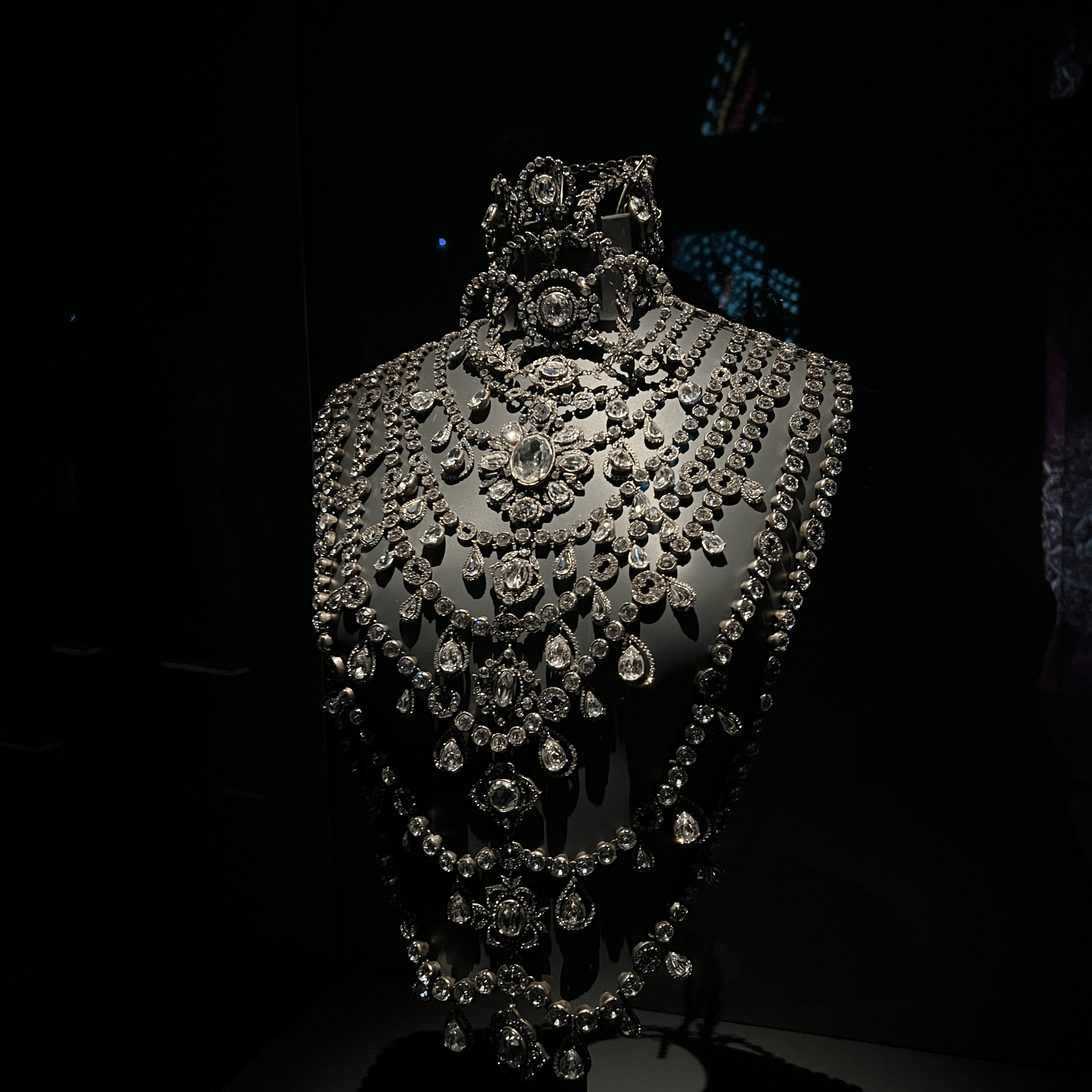 Lab-Grown vs. Natural Diamonds — Understanding What Truly Matters