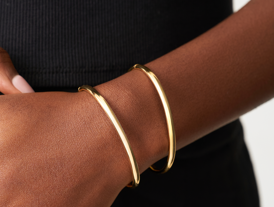 Oval shaped hollow bangle