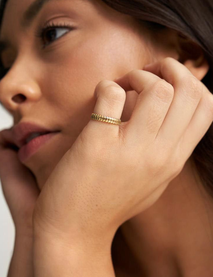 Model wearing a Tubogas gold 14k ring 